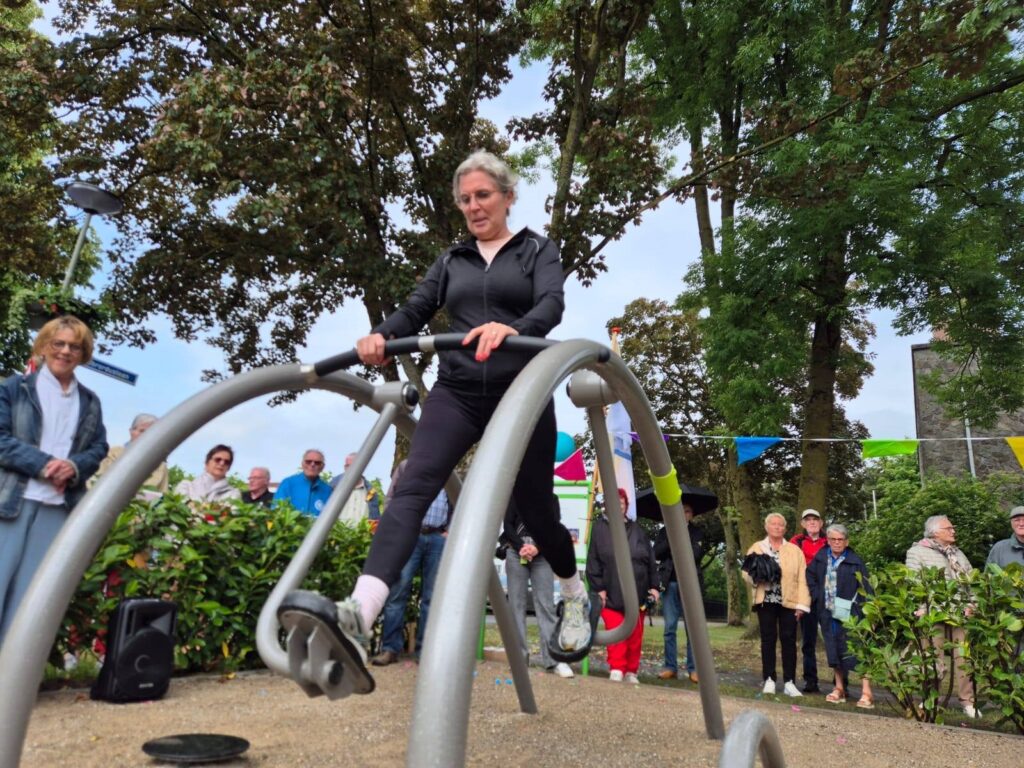 Beweegpark Obbicht met sportende vrouw